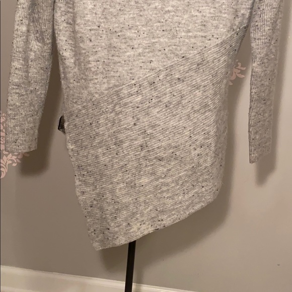 Simply Vera Sweater - Picture 7 of 9